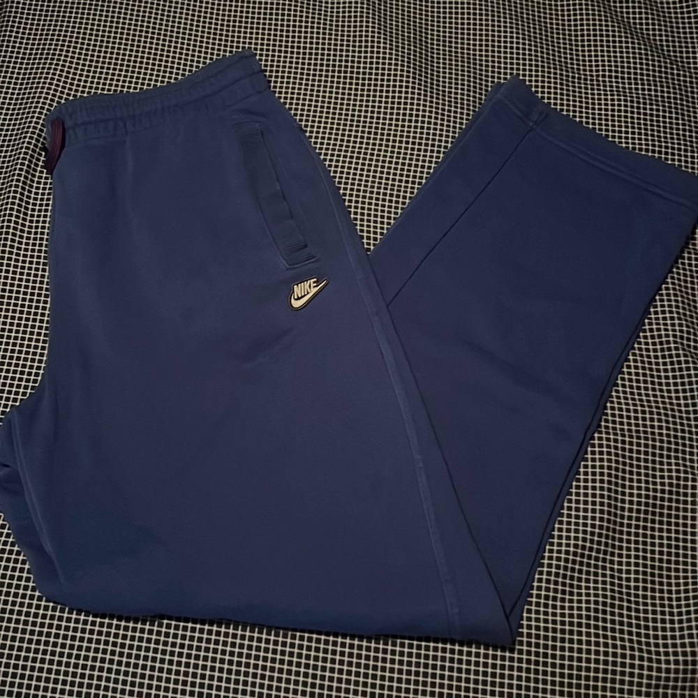 LARGE BLUE NIKE SWEATPANTS